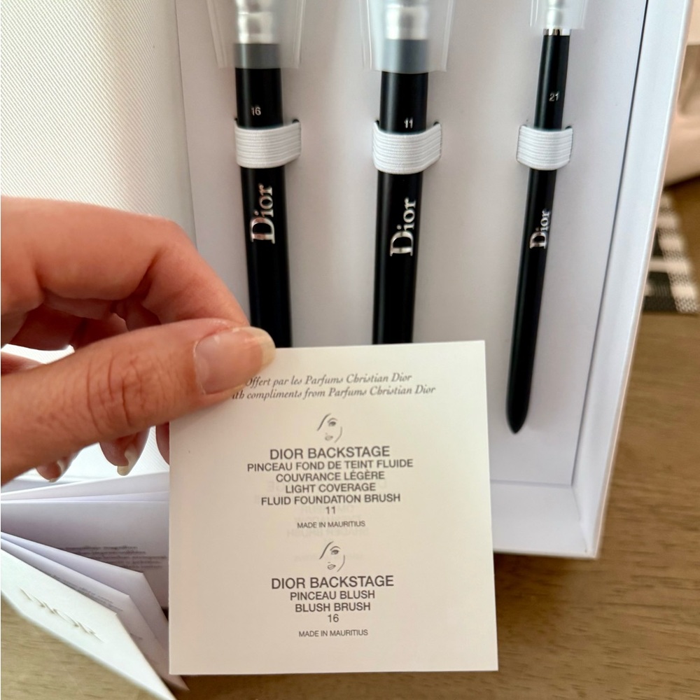 Dior Limited Edition Brush and Case Set, New in Box - Picture 6 of 7